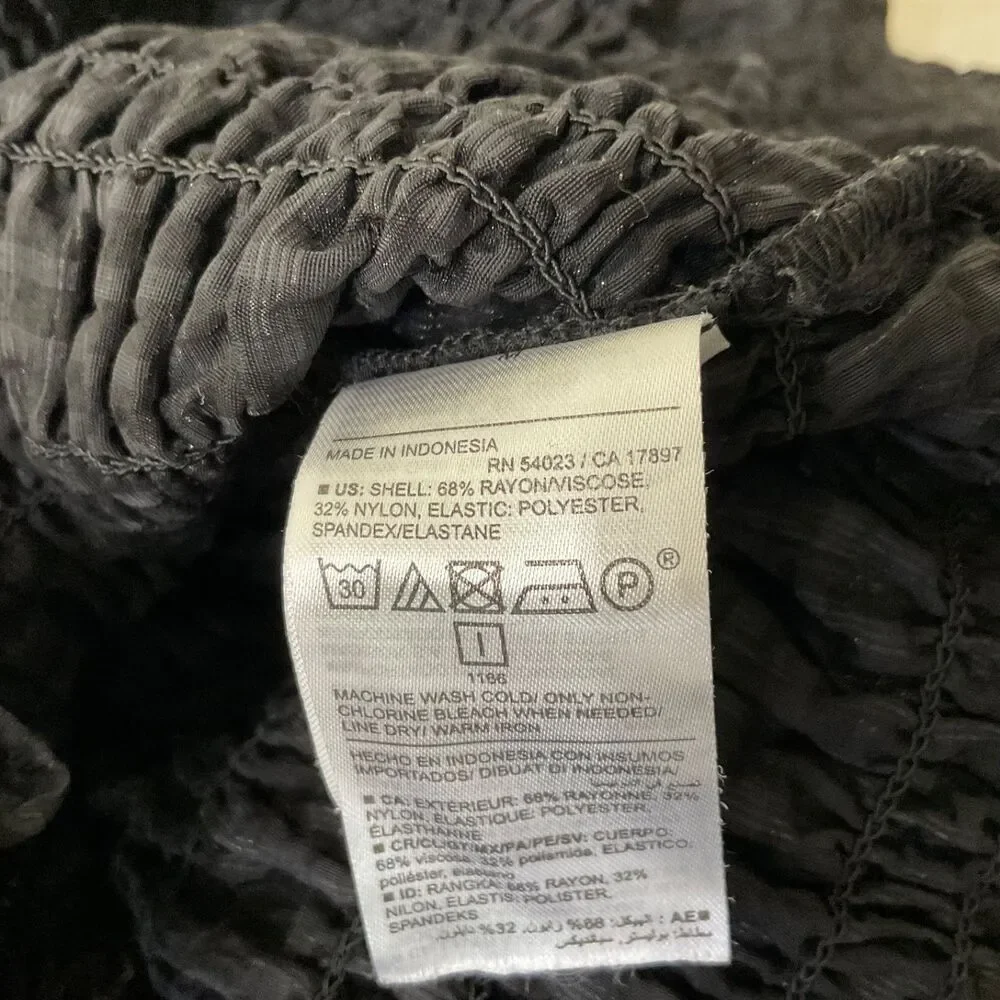 Old Navy Women Crop Top M Black Puff Sleeve Dainty Smocked Coquette